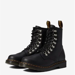 DR MARTENS 1460 VIRGINIA LEATHER LACED BLACK BOOTS  SKU: 9589712